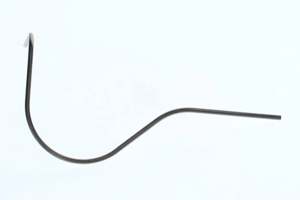 BOSCH Zündgasleitung in gebogener Form, aus Metall mit einem langen Ende und einem gebogenen, geschlossenen Anfang. Geeignet für verschiedene Heizsysteme.
